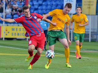 Juraj Chvátal (vľavo) z FK Senica a Peter Lupčo z MŠK Žilina.