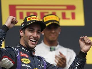 Z výhry v Maďarsku sa tešil Daniel Ricciardo na Red Bulle.