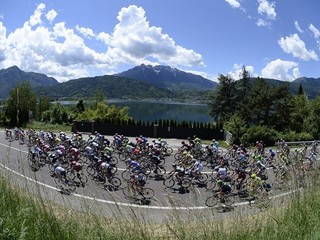 Pelotón počas tohtoročného Gira.