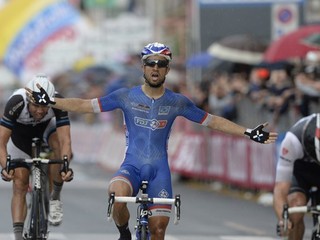 Z výhry v štvrtej etape Gira sa tešil Francúz Nacer Bouhanni.