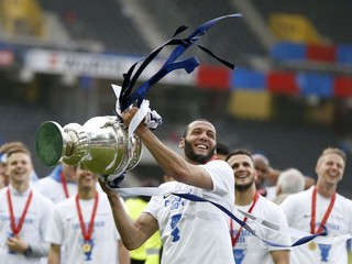Futbalisti Bazileja s majstrovskou trofejou.