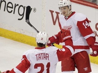 Tomáš Tatar a Gabriel Nyquist ako spoluhráči v Detroite.