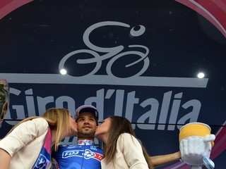 Na snímke uprostred Francúz Nacer Bouhanni.