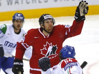 Kanaďan Braydon Coburn.