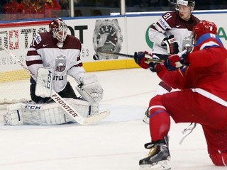 Rusi zdolali Lotyšsko 4:1 a jasne postúpili do štvrťfinále