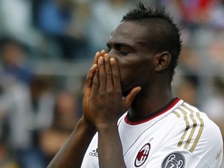 Balotelli má domov v Limido Comasco asi 30 km od Milána. Pred rokom ho zlodeji navštívili tiež, ale odniesli si len dva dresy.