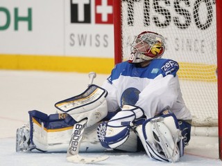 Smutný brankár Kazachstanu Vitalij Jeremejev.