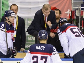 Na snímke v pozadí uprostred tréner slovenského tímu Vladimír Vůjtek, vľavo Marek Ďaloga, v popredí Ladislav Nagy a Vladimír Mihálik.