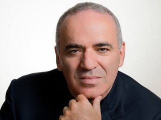 Legendárny šachista Kasparov patrí k najlepším v histórii.