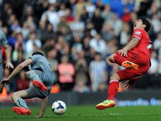 Luis Suarez (vpravo) v drese Liverpoolu.