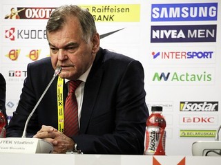 Vladimír Vůjtek počas tlačovej konferencie po zápase Dánsko - Slovensko.