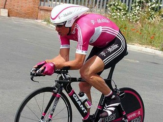 Ulrich opäť pil a sadol za volant.