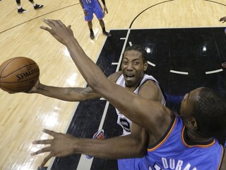 Basketbalisti San Antonia sa zabávali.
