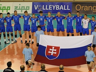 Reprezentácia Slovenska pred zápasom s Maďarskom počas prvého dňa kvalifikačného turnaja C-skupiny o postup na E 2015 v Poprade 23. mája.