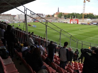 Pohľad zo sektoru hostí rekonštruovaného trnavského štadióna pred začiatkom zápasu 33. kola futbalovej Corgoň ligy FC Spartak Trnava - ŠK Slovan Bratislava. Bratislava, 31. máj 2014.