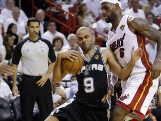 Basketbalisti San Antonia vedú vo finále 2:1.