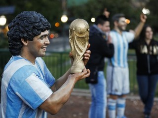 Maradonova socha v Buenos Aires.