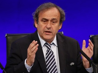 Michel Platini sám vraj zvažuje kandidatúru na prezidenta FIFA.