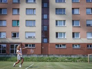 Dominika Cibulková na Wimbledon trénovala medzi petržalskými panelákmi.