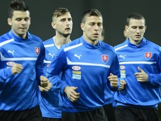 Michal Ďuriš v reprezentačnom úbore (celkom vľavo).