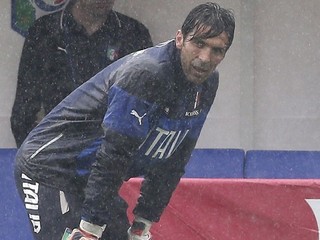 Gianluigi Buffon si deň pred zápasom s Anglickom podvrtol členok.