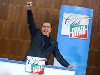 Silvio Berlusconi dá zrejme futbalovému AC Miláno zbohom.