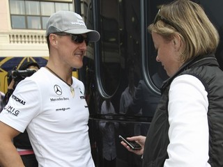 Michael Schumacher a Sabine Kehm na archívnej snímke.