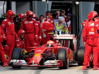 Kimi Räikkönen vo Ferrari opäť v tejto sezóne začína.