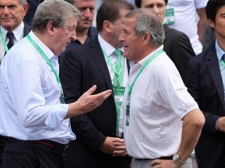 Roy Hodgson (vľavo) a tréner Uruguaja Oscar Tabarez.