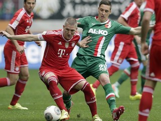 Nepomohol ani Schweinsteiger, Bayern prehral.