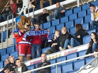 Maskot HC Lev Praha počas zápasu KHL medzi HC Lev Praha - Donbass  Doneck v Bratislave.