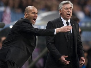 Zinedine Zidane (vľavo)