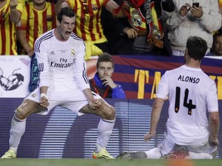 Gareth Bale (vľavo).