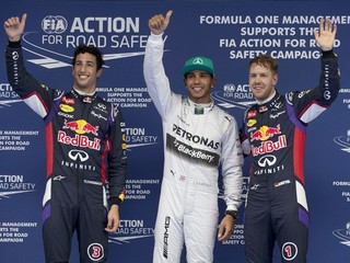 Zľava: Daniel Ricciardo, Lewis Hamilton a Sebastian Vettel.