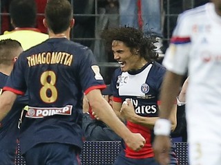 Edinson Cavani oslavuje gól.