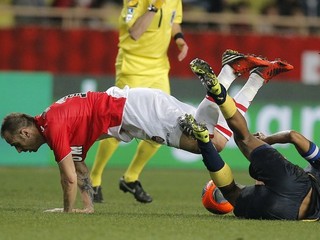 Dimitar Berbatov (vľavo).