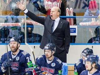 Mike Keenan vedie momentálne vo finále KHL Magnitogorsk.