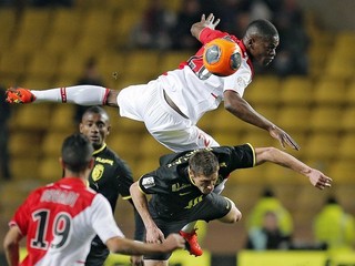 Hráč Monaca Nicolas Ismat Mirin (hore) na ilustračnej snímke.