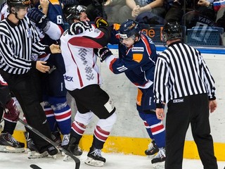 Martin Reway v súboji s Lotyšom Rodrigom Lavinsom.