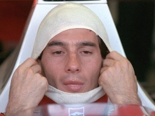 Na archívnej snímke zo 4. novembra 1989 brazílsky jazdec F1 Ayrton Senna na McLarene Honda.