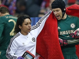 Petr Čech sa zranil v zápase semifinále Ligy majstrov na ihrisku Atlética Madrid.