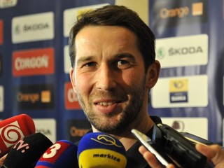 Brankárska jednotka slovenskej hokejovej reprezentácie Ján Laco.