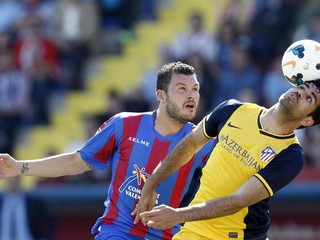 Costa(vpravo)bude Atlético chýbať.