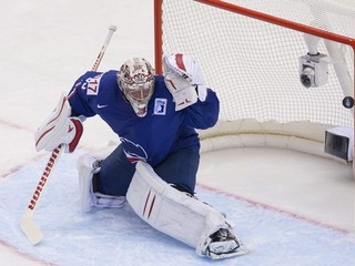 Francúzky brankár Cristobal Huet chytil všetky francúzske samostatné nájazdy.