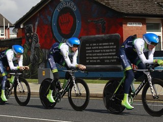 Orica na cestách v okolí Belfastu.