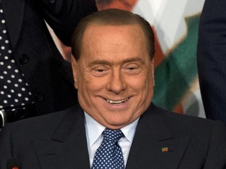 Silvio Berlusconi možno prepustí trénera Clarenca Seedorfa.