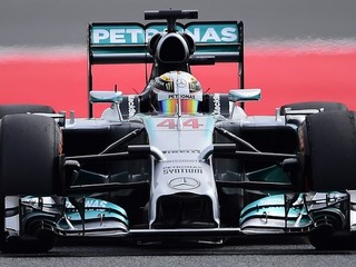 Lewis Hamitlon na monoposte Mercedes.