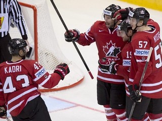 Kanadskí hokejisti naposledy prehrali úvodné dva zápasy MS v roku 1977.