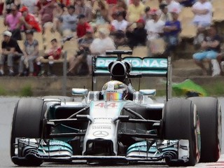 Hamilton zvíťazil štvrtýkrát v sérii.