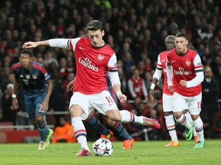 Arsenal doma zahodil penaltu, Bayern ho potrestal dvoma gólmi